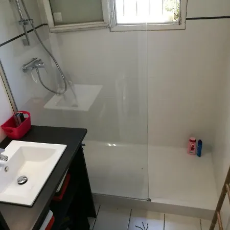 Nicolas I, 53m2, Chambre, Parking Prive